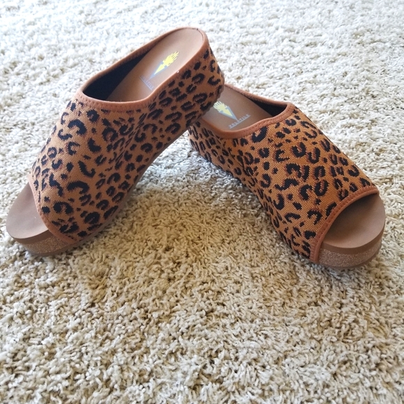 Volatile Platform sandles